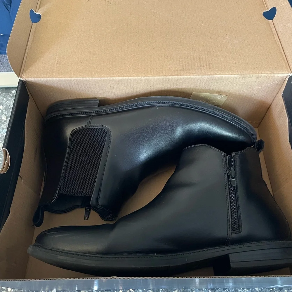jf j.ferrar Black Leather Chukka Boots